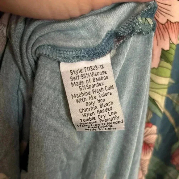 Johnny Was Romano Raglan Floral Tee NWOT - Picture 8 of 8